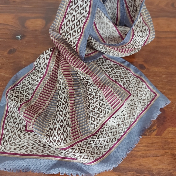 Vintage silk scarf- Oscar de la Renta - Picture 1 of 5
